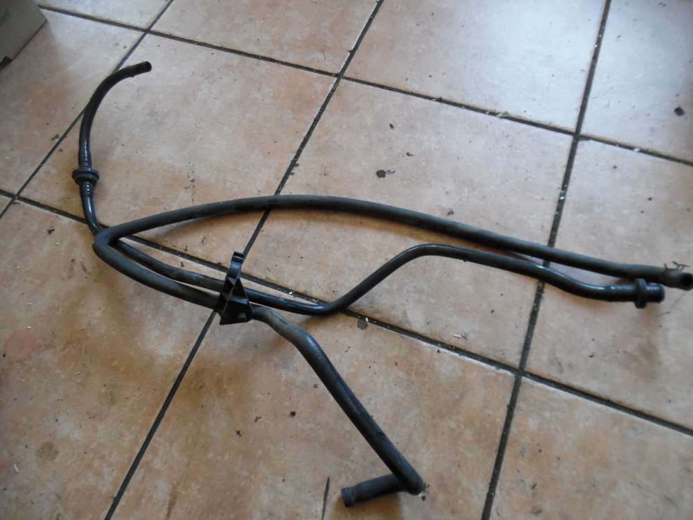 Ford Focus MK1 1,6L K�hlwasserschlauch mit Unterdruckschlauch 98AB-8K012