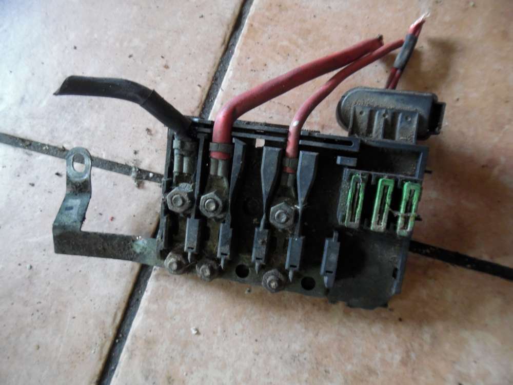 VW Golf IV Sicherungskasten Batteriedose