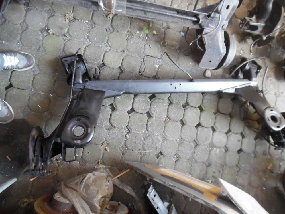 VW Golf IV 1,4L Hinterachse Achstr�ger