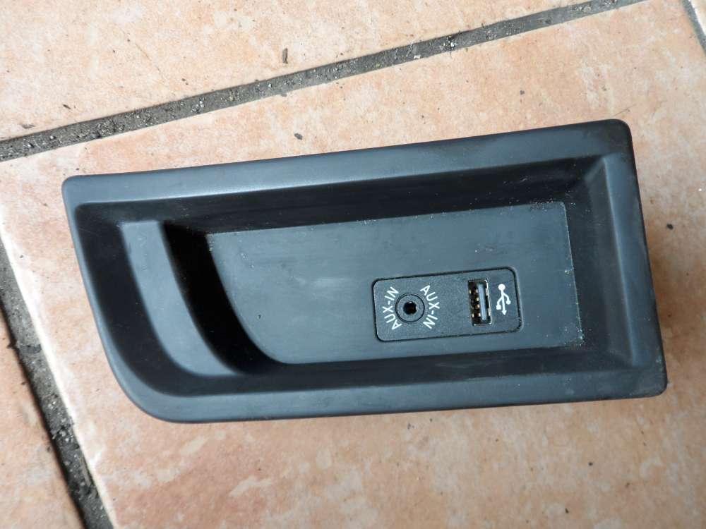 BMW 3er F30 USB AUX Anschluss 9207357 