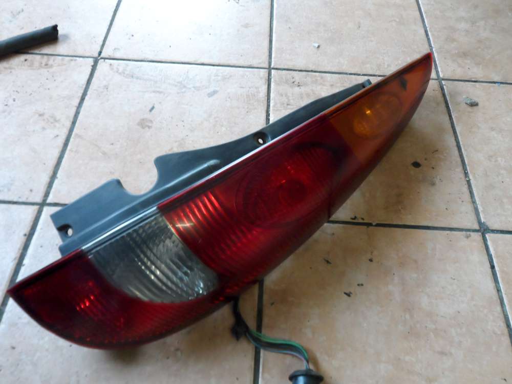 Nissan Almera Tino R�ckleuchte R�cklicht Rechts