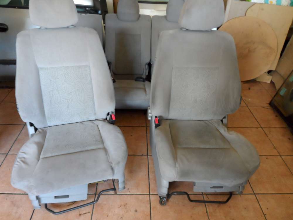 Nissan Almera Tino Sitze Innenausstattung Stoff grau