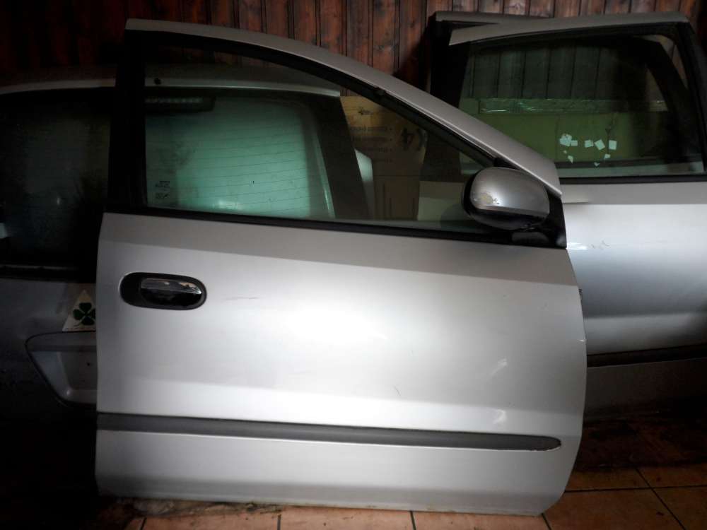 Nissan Almera Tino T�r Vorne Rechts Silber