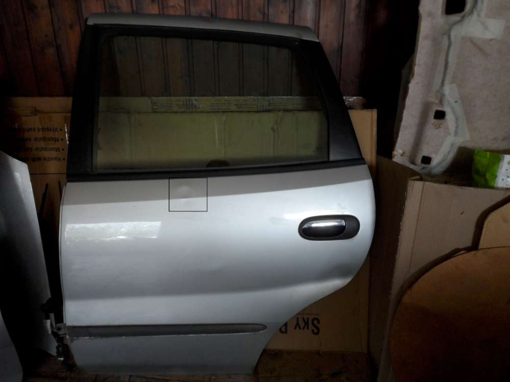Nissan Almera Tino T�r Hinten Links Silber