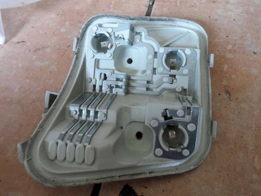 Audi A3 8P R�ckleuchte Lampentr�ger au�en Links 8P4945257