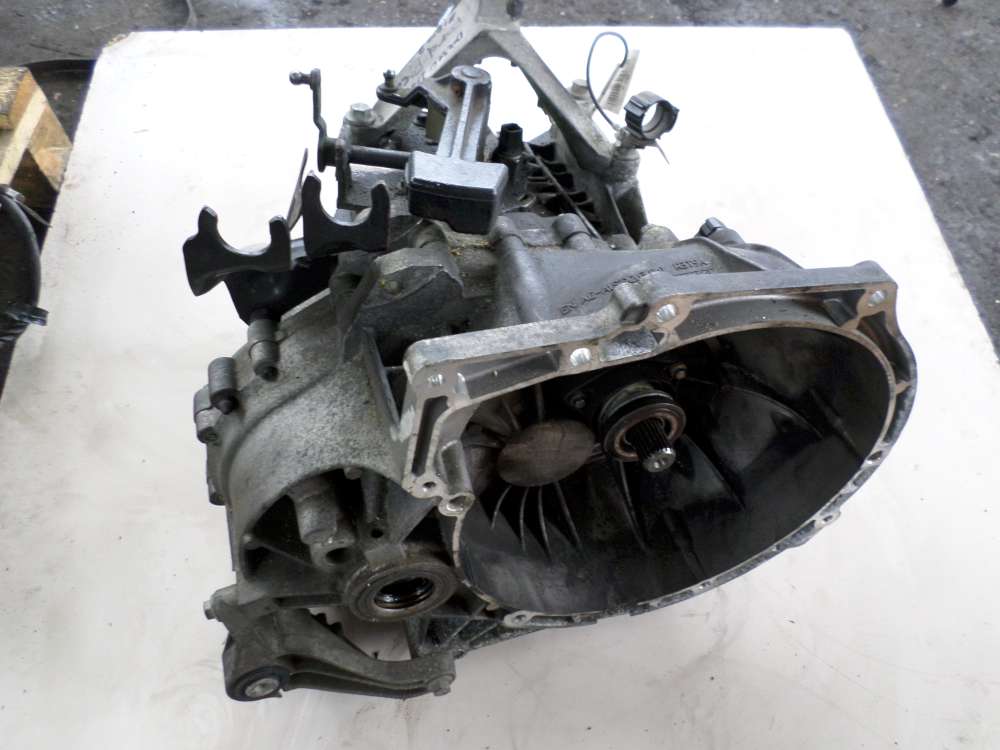 Getriebe Schaltung manuell 5 gang 3M5R7F096YF  Ford Focus Kombi 1.6  66KW Bj2006
